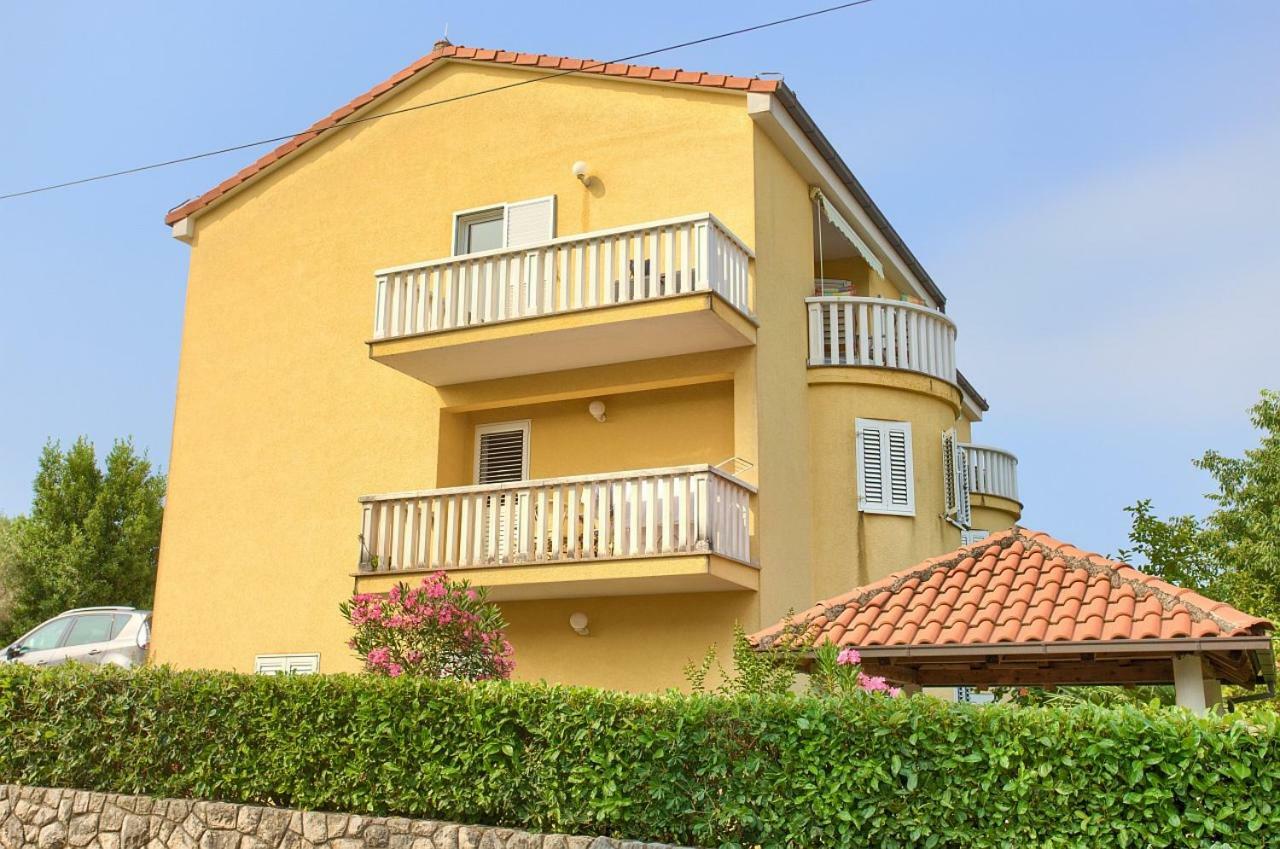 Apartman Adria Малинска Екстериор снимка